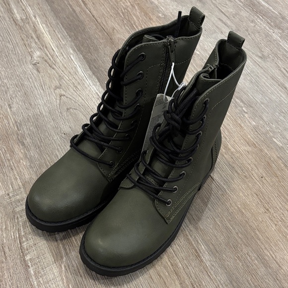 Amazon Essentials Olive Combat Boots - Picture 4 of 6
